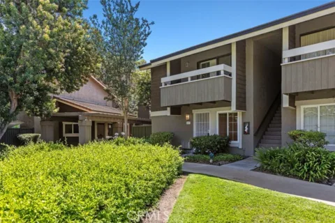 45 Streamwood listing photo