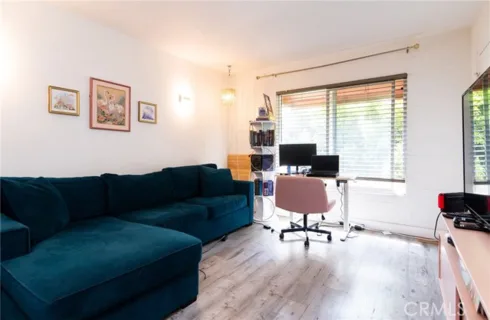 225 W 6th #405 listing photo