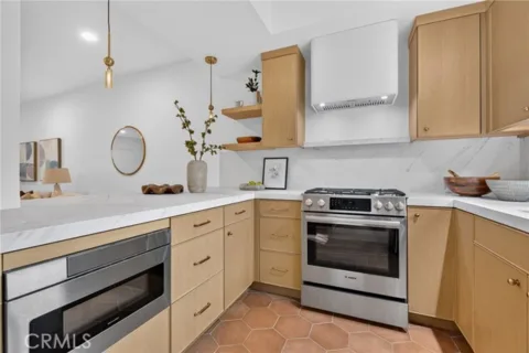 938 18th Street #5 listing photo