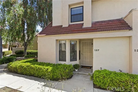 137 Pearl listing photo