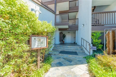 6275 Canoga #61 listing photo