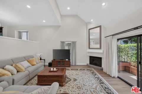 15173 Magnolia Boulevard #F listing photo