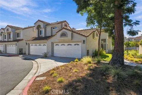172 Almador listing photo