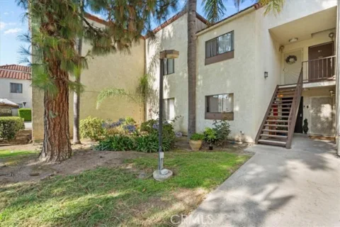 711 W 1st St #104 listing photo