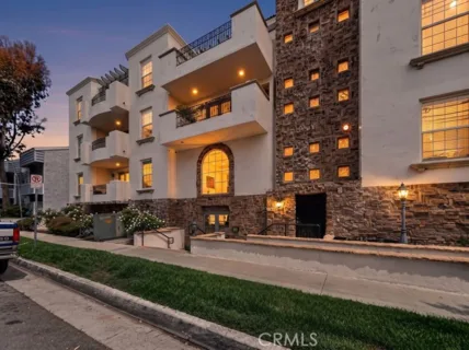 12407 Moorpark Street #104 listing photo