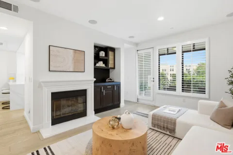 5625 Crescent Parkway #301 listing photo