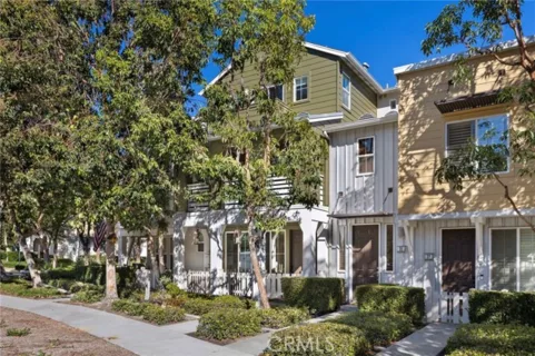 33 Quartz Lane listing photo