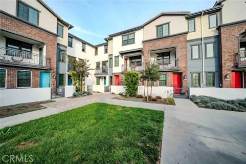 6918 Crimson listing photo
