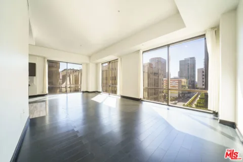 655 S Hope Street #704 listing photo