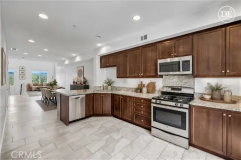 83 Waldorf listing photo