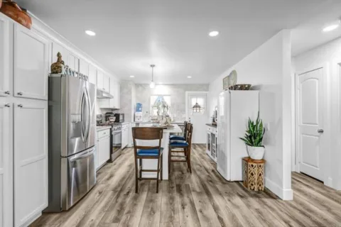 2012 E Mission Avenue #6 listing photo