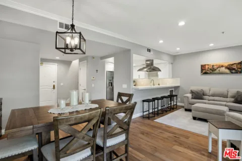 1426 N Laurel Avenue #110 listing photo