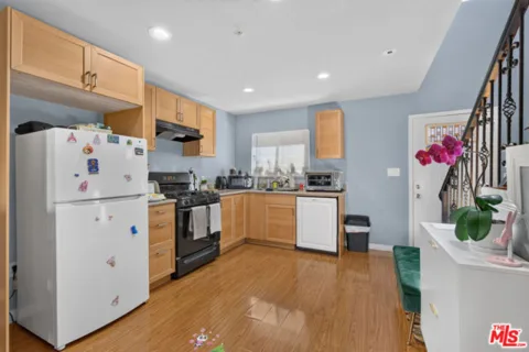 14618 Gilmore Street #4 listing photo