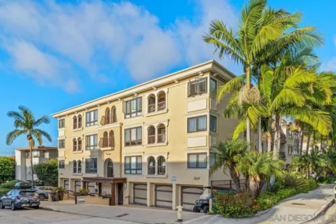 7411 Herschel #3F listing photo