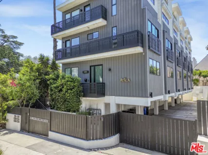 1/2 N Martel Avenue listing photo