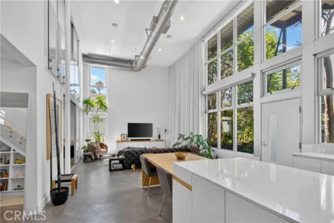 1037 N Laurel Avenue #1 listing photo