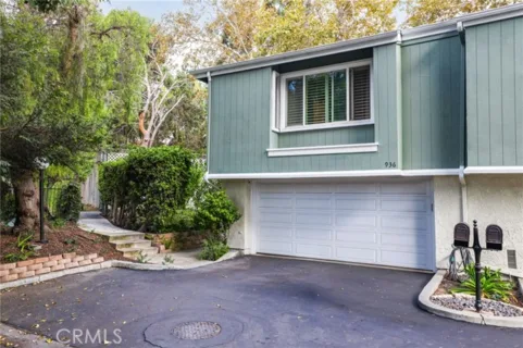 936 Hollow Brook listing photo