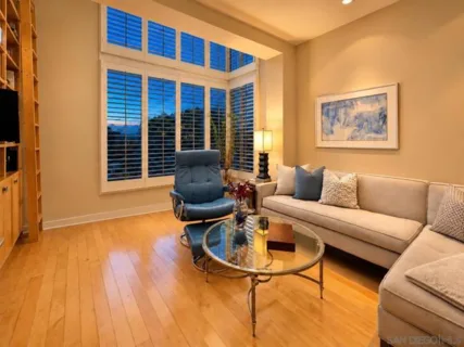 5482 La Jolla #L103 listing photo