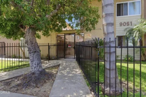 9051 Cedros Avenue #8 listing photo