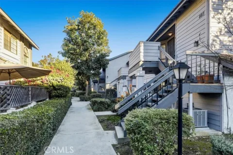883 W 34th Street #N listing photo