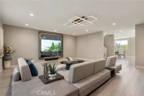 355 S Cypress Street listing photo