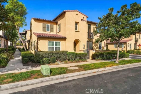4304 Owens listing photo