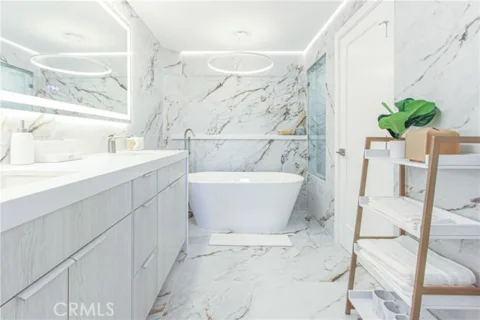 2253 Martin #302 listing photo