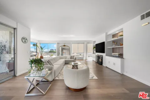 320 N Maple Drive #507 listing photo
