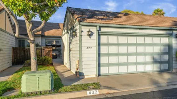 422 Devonshire Gln listing photo