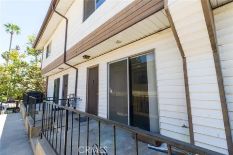 7115 Etiwanda #2 listing photo