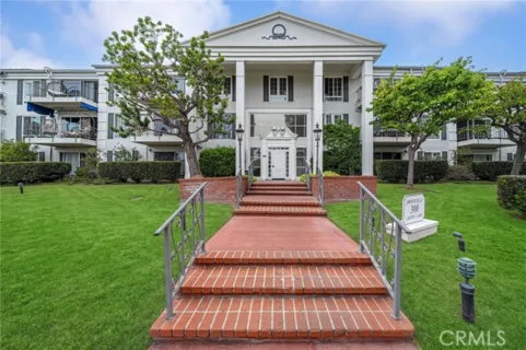 300 Cagney PH5 listing photo