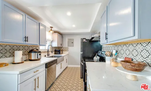 141 W Hillcrest Boulevard #2 listing photo