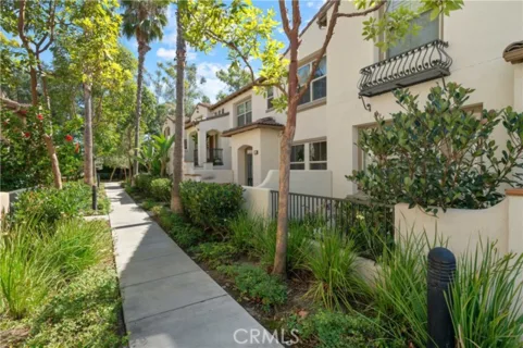 142 Hedge Bloom listing photo