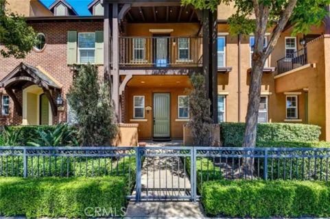 712 S Olive listing photo