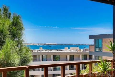 2942 Lawrence Street listing photo