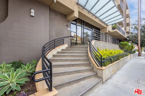 7320 Hawthorn Avenue #215 listing photo