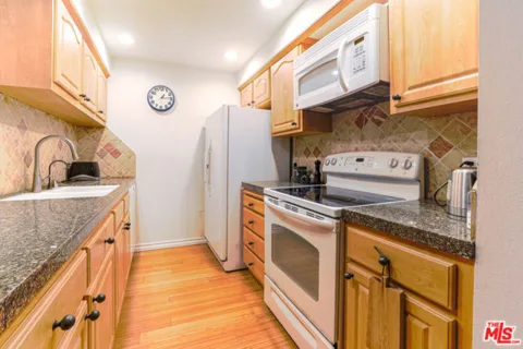 8105 Raintree Circle listing photo