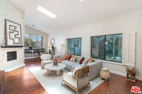 1434 Greenfield Avenue #303 listing photo