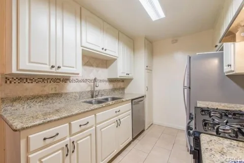 601 E Orange Grove #103 listing photo
