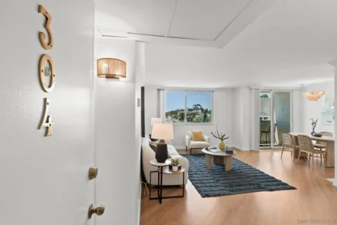 1907 Robinson Avenue #304 listing photo