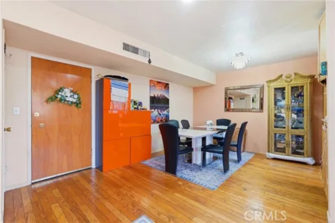 5429 Newcastle #303 listing photo