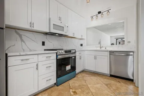 3525 Lebon #209 listing photo
