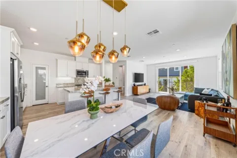 233 Carmona listing photo
