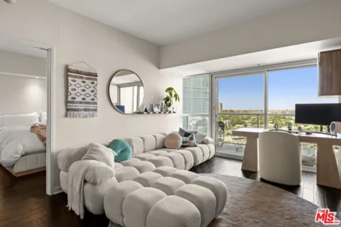 13700 Marina Pointe Drive #809 listing photo