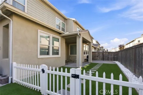 1134 Calle Oroblanco #2 listing photo
