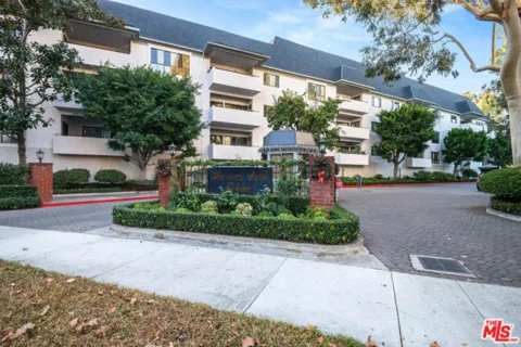 631 Wilcox Avenue #3F listing photo