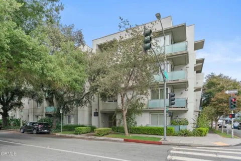160 S Hudson Avenue #105 listing photo