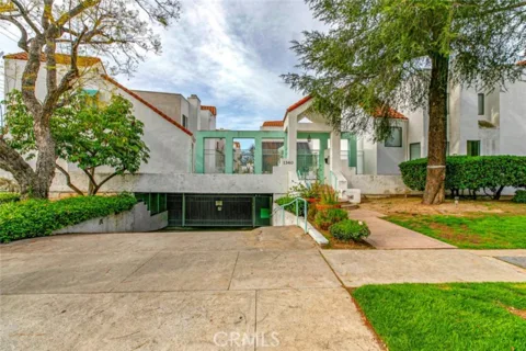 1340 Glenwood Road #4 listing photo