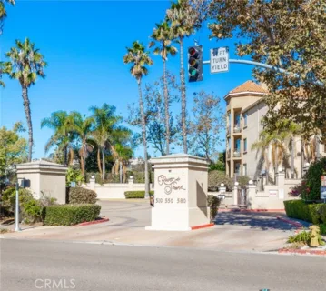 510 Camino De La Reina #332 listing photo