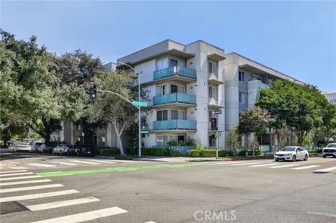 160 S Hudson Avenue #111 listing photo